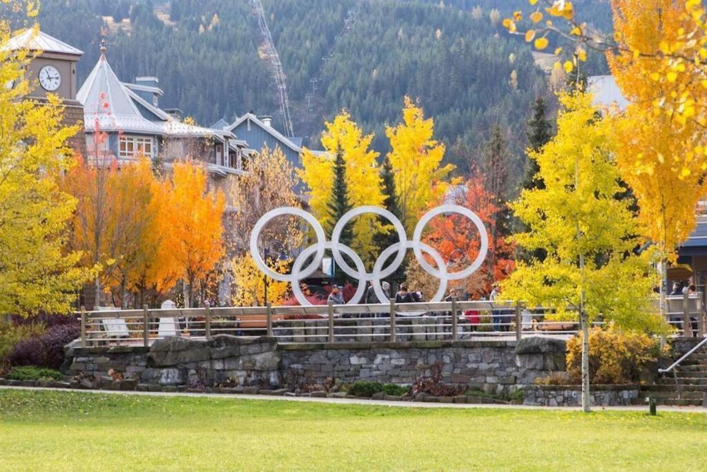 Bear Lodge, Whistler Village - Spectacular Location On Village Stroll, Designer Remodel Exterior photo