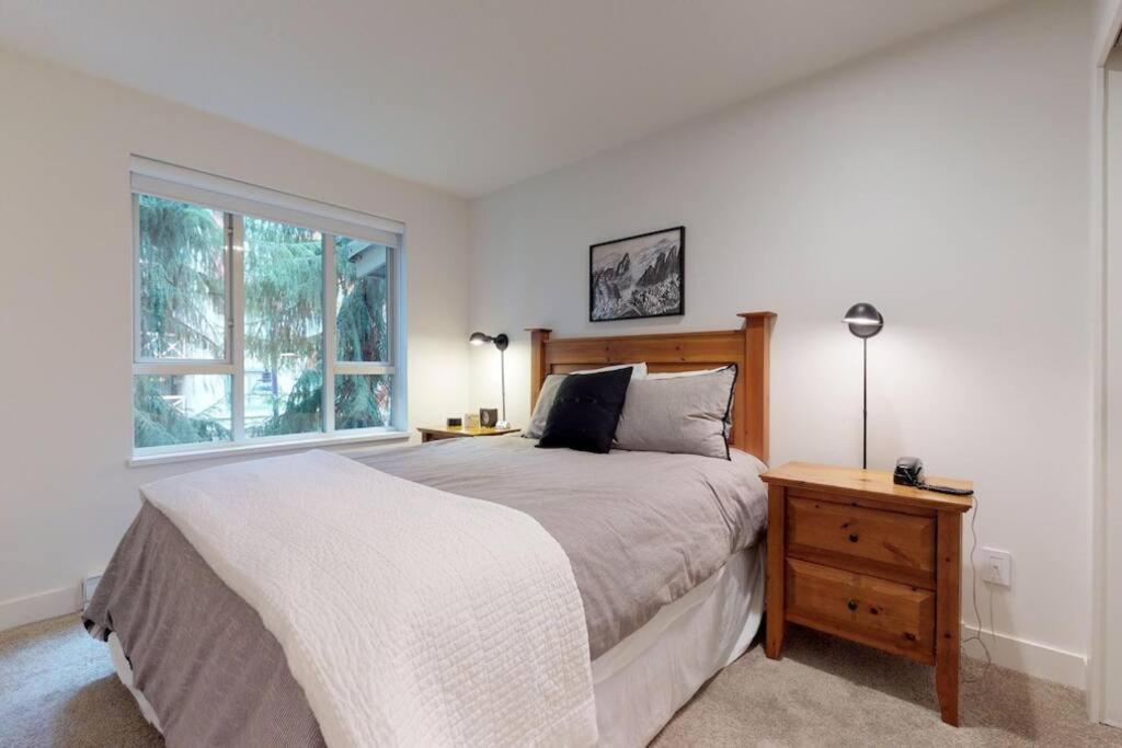 Bear Lodge, Whistler Village - Spectacular Location On Village Stroll, Designer Remodel Exterior photo