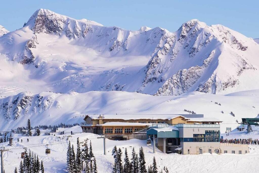 Bear Lodge, Whistler Village - Spectacular Location On Village Stroll, Designer Remodel Exterior photo